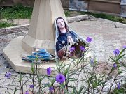 Profanation de la statue de Ste Bernadette : Une musulmane s’engage à réparer l’objet saint détruit
